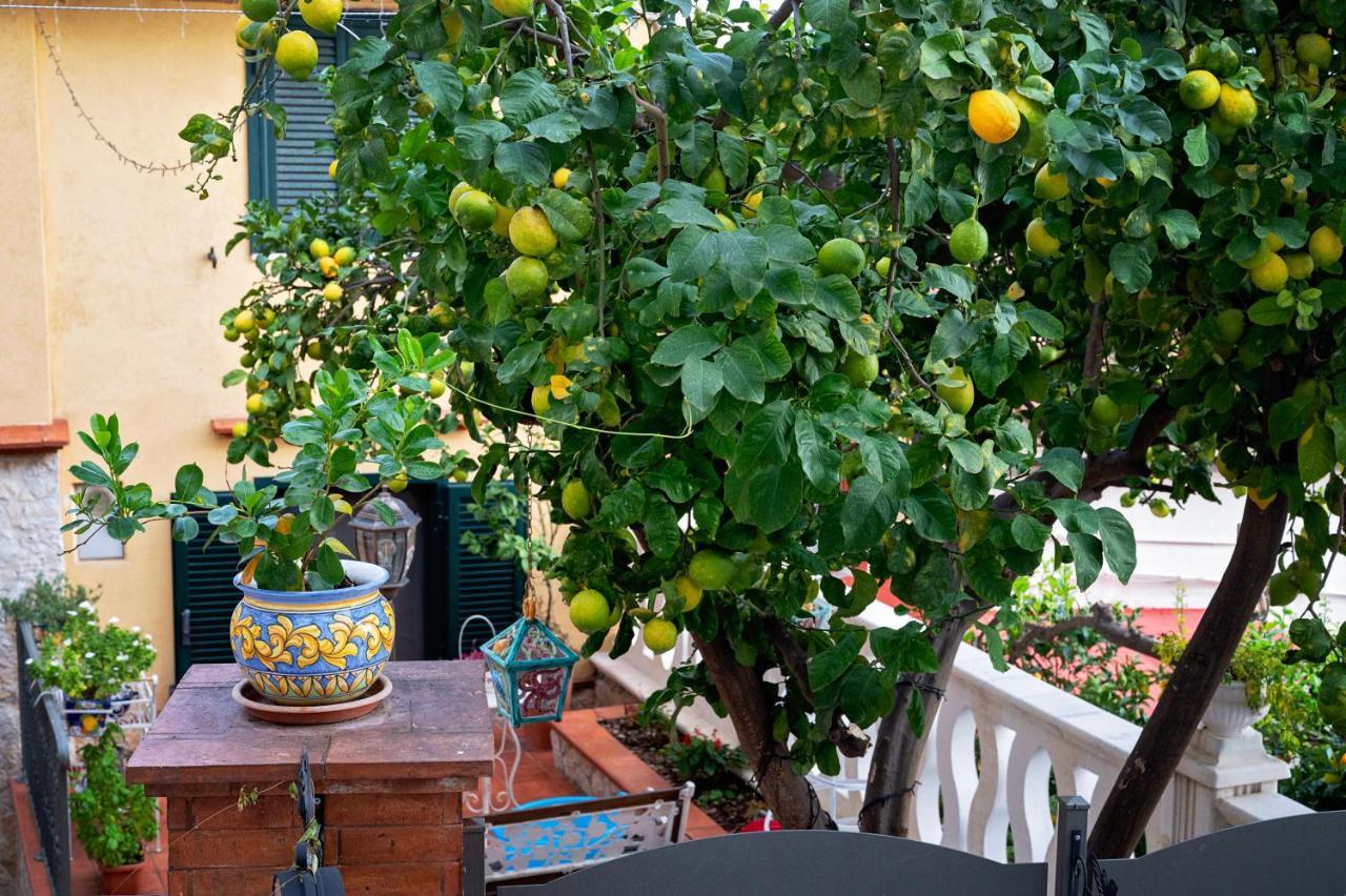 Casa "Positano" Da Ely - Salerno Centro Con Self Check-In Apartment Exterior photo